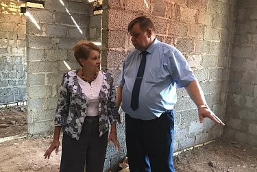 Построить многоквартирный дом и отремонтировать школу искусств